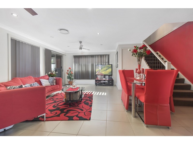 6 Charlie Street, Middleton Grange NSW 2171