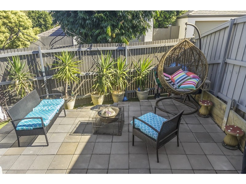 6 Charlie Street, Middleton Grange NSW 2171