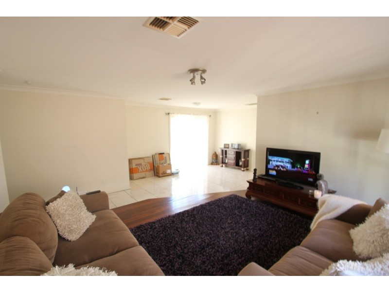 20B Cato Way, Casula NSW 2170