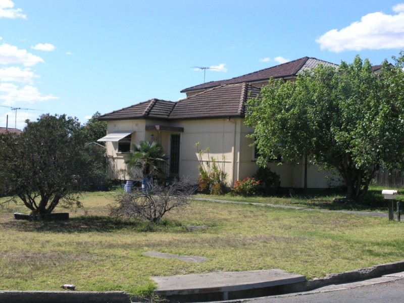 2 Marsh Parade, Casula NSW 2170