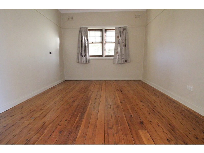 2 Marsh Parade, Casula NSW 2170