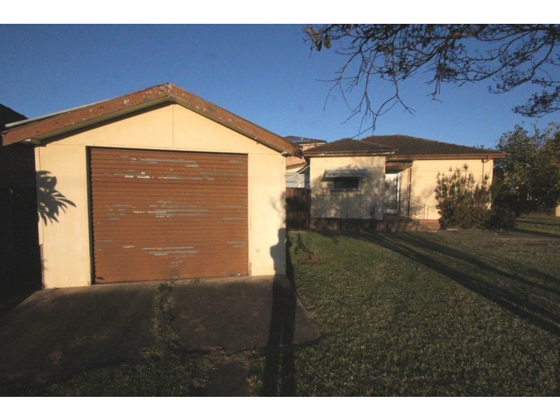 2 Marsh Parade, Casula NSW 2170