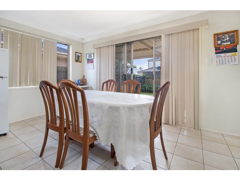 9 Woolmers Court, Wattle Grove NSW 2173