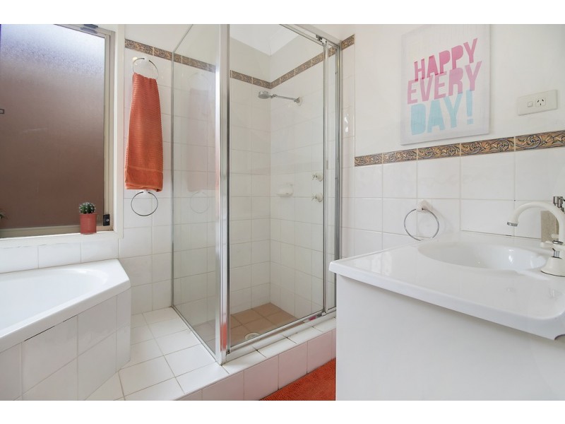 9 Woolmers Court, Wattle Grove NSW 2173