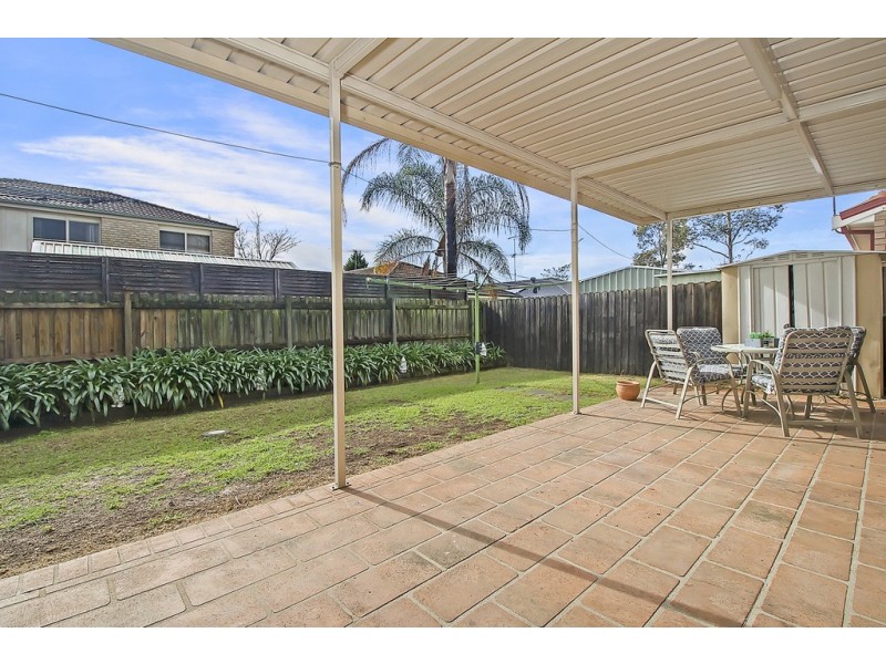 9 Woolmers Court, Wattle Grove NSW 2173