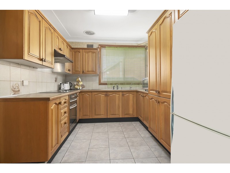 20 Rowe Ave, Lurnea NSW 2170