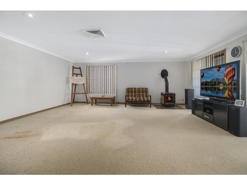 28 Nottingham Crescent, Chipping Norton NSW 2170