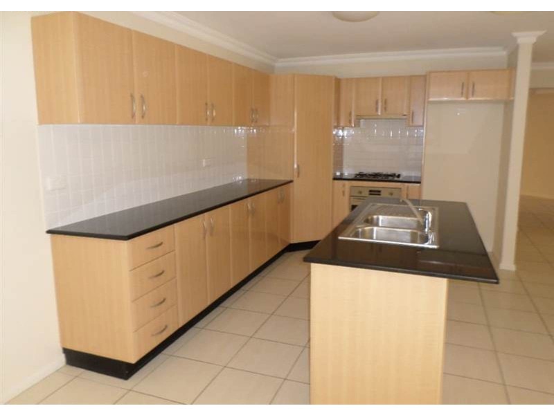 8 Arras Place, Prestons NSW 2170