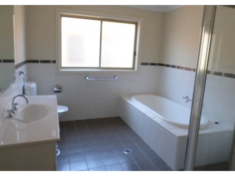 8 Arras Place, Prestons NSW 2170