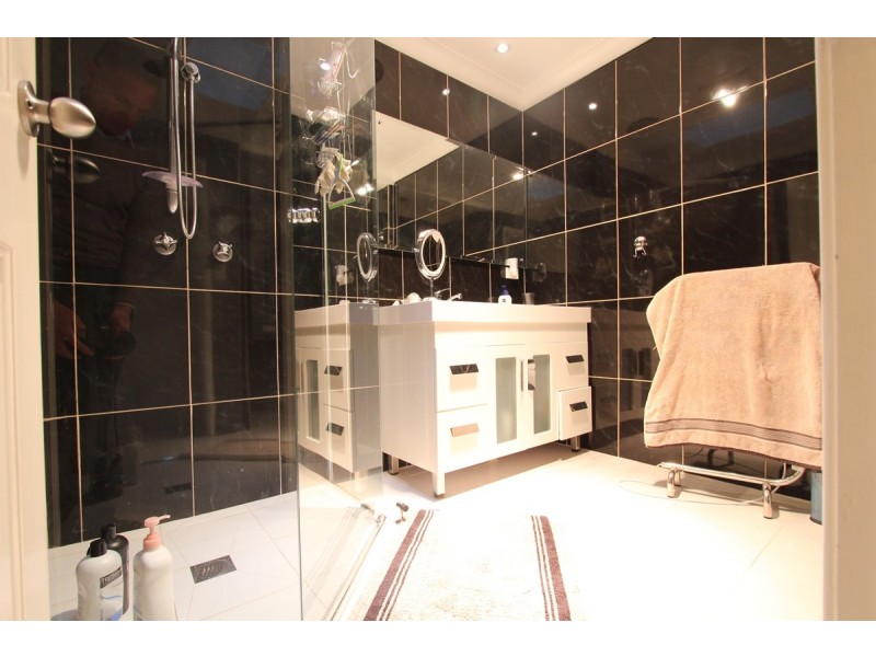 18B Lorikeet Avenue, Green Valley NSW 2168