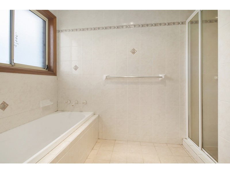 120 Graham Ave, Lurnea NSW 2170