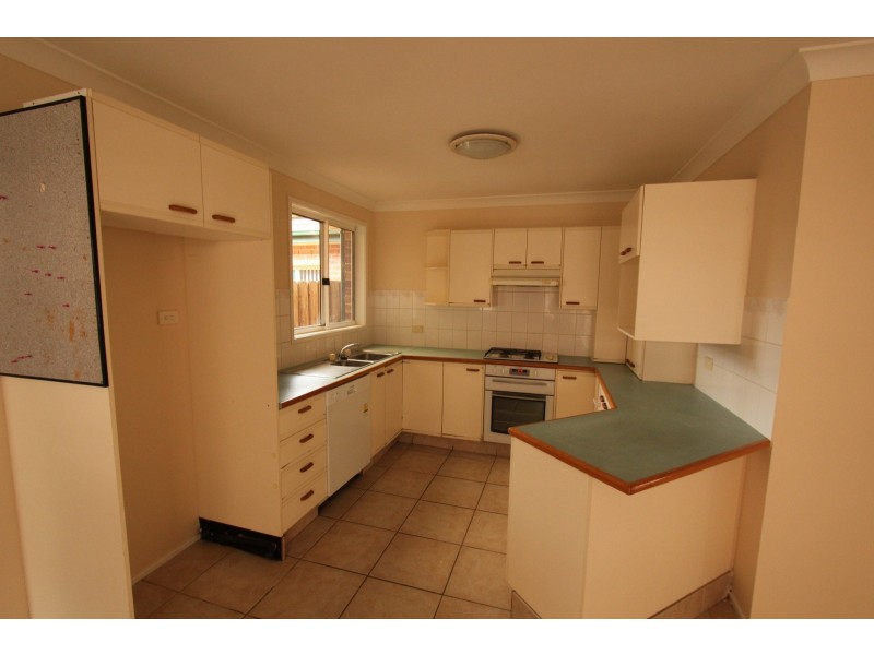 19 Farnborough Court, Wattle Grove NSW 2173