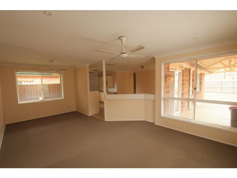 19 Farnborough Court, Wattle Grove NSW 2173