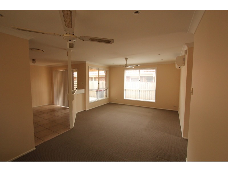 19 Farnborough Court, Wattle Grove NSW 2173