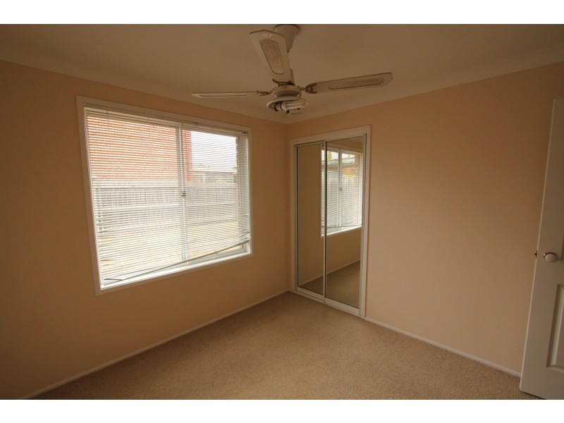 19 Farnborough Court, Wattle Grove NSW 2173