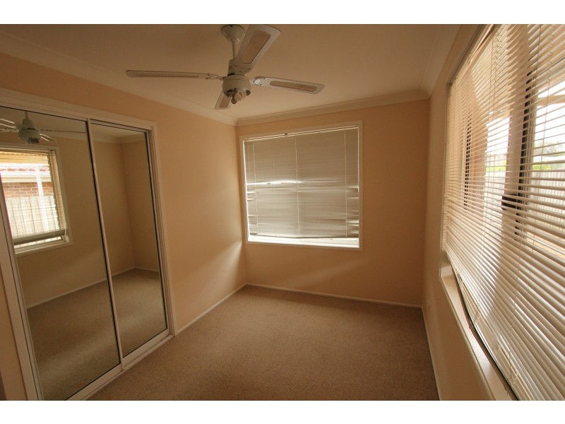 19 Farnborough Court, Wattle Grove NSW 2173