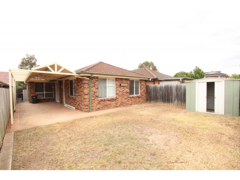 19 Farnborough Court, Wattle Grove NSW 2173