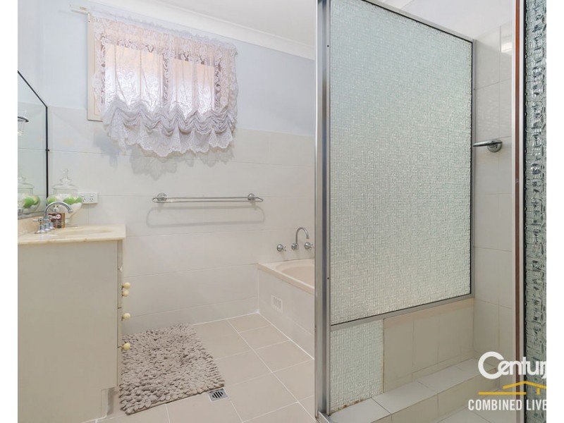 30 Twenty Second Ave, West Hoxton NSW 2171