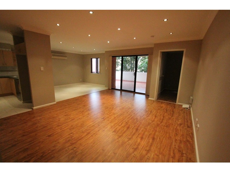 4/69 Bathurst Street, Liverpool NSW 2170