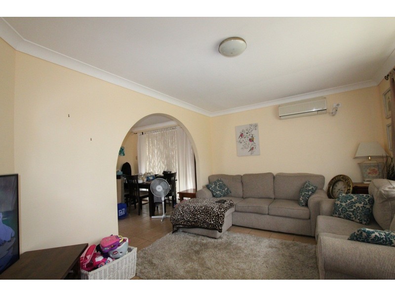 1/4 Mary Street, Macquarie Fields NSW 2564
