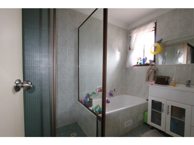 1/4 Mary Street, Macquarie Fields NSW 2564