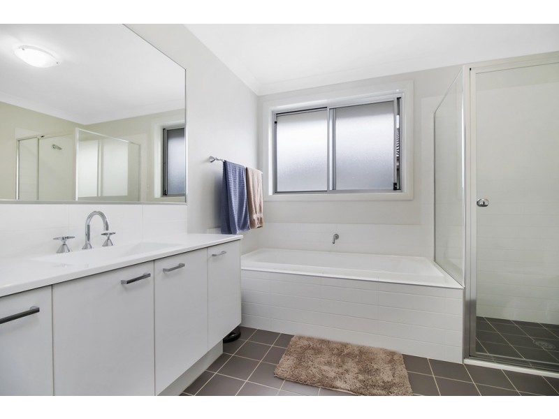 6 Brothers Lane, Glenfield NSW 2167