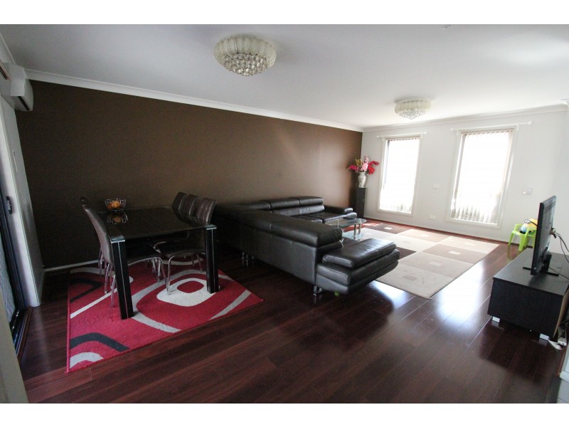 30 Hadlow Avenue, Glenfield NSW 2167