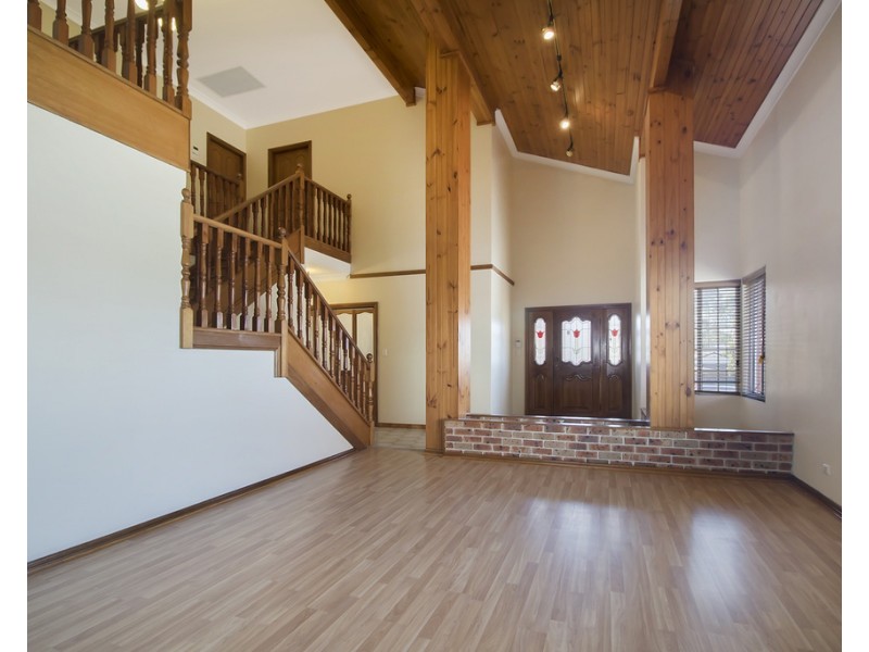 10 Randwick Close, Casula NSW 2170