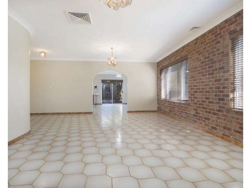 10 Randwick Close, Casula NSW 2170