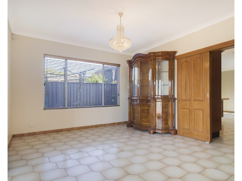 10 Randwick Close, Casula NSW 2170