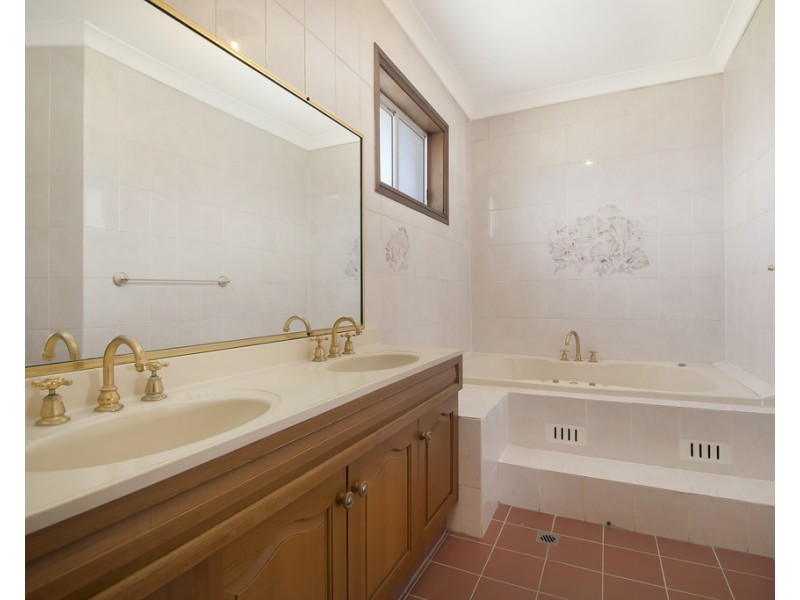 10 Randwick Close, Casula NSW 2170