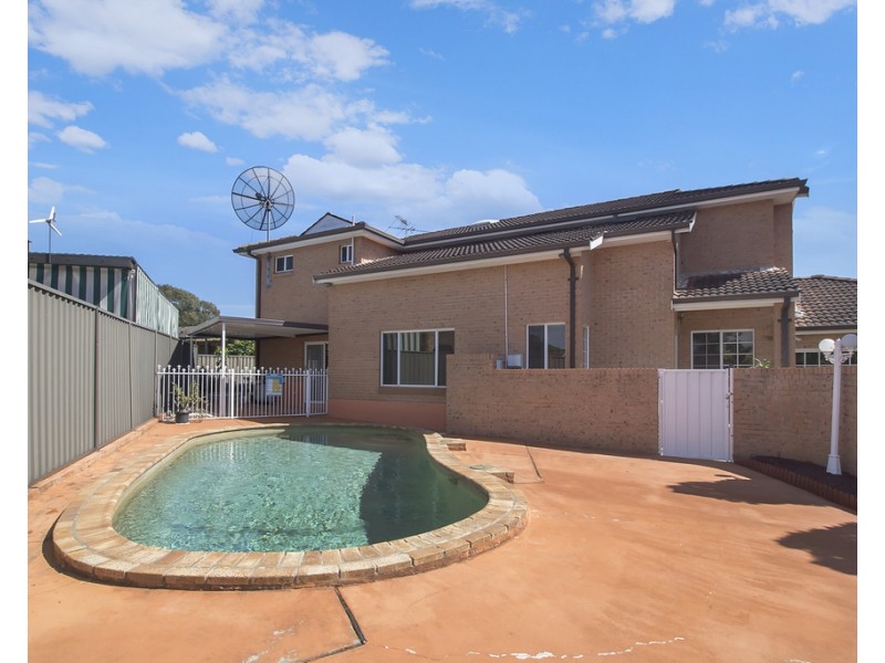 10 Randwick Close, Casula NSW 2170