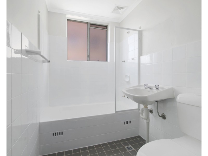 4/3 Hart Street, Warwick Farm NSW 2170