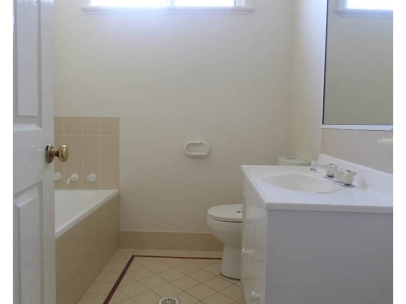 3  Linifolia Mews, Wattle Grove NSW 2173