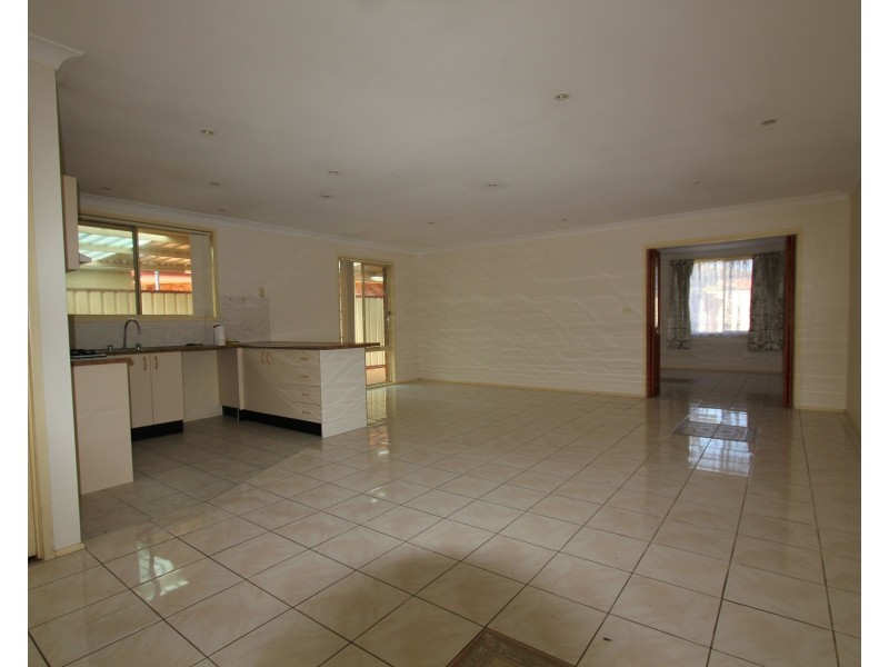 10 Chienti Place, Prestons NSW 2170