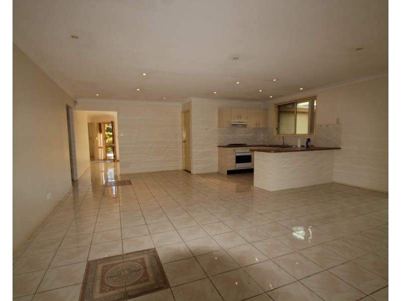 10 Chienti Place, Prestons NSW 2170
