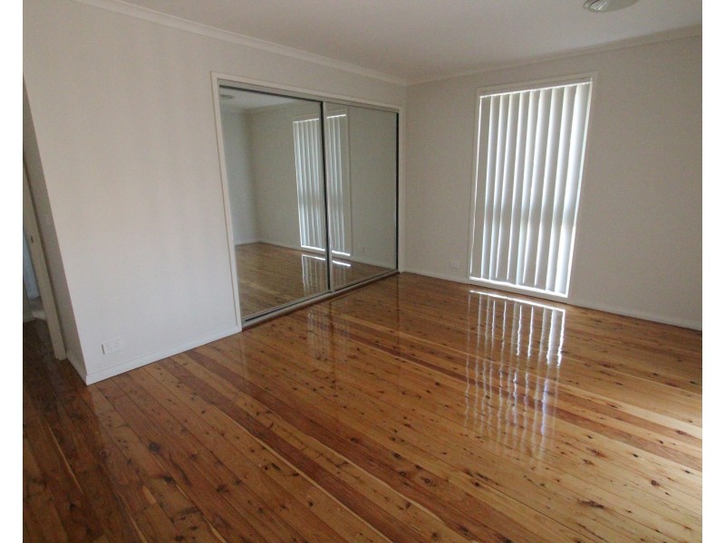 10 Bensbach Road, Glenfield NSW 2167