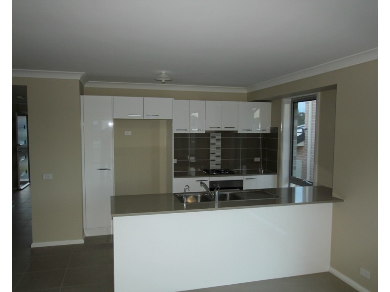 7 Glider Avenue, Middleton Grange NSW 2171