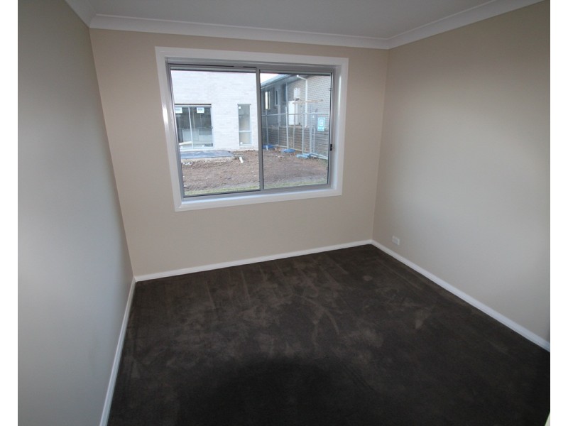 7 Glider Avenue, Middleton Grange NSW 2171