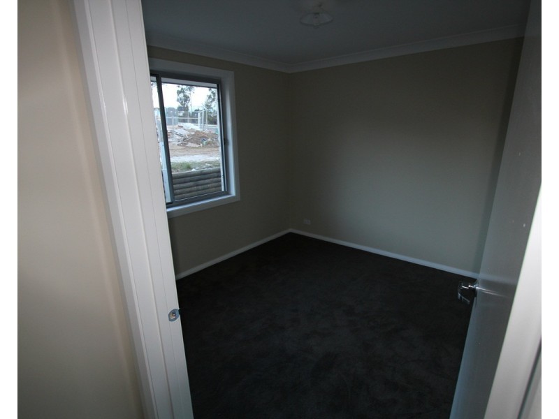 7 Glider Avenue, Middleton Grange NSW 2171