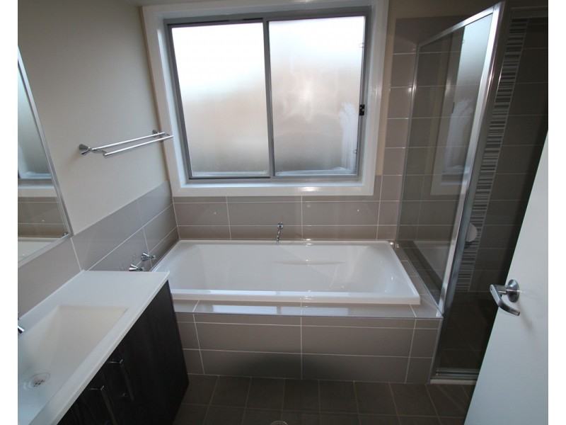 7 Glider Avenue, Middleton Grange NSW 2171