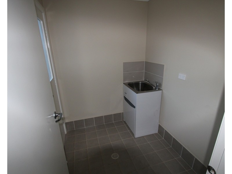 7 Glider Avenue, Middleton Grange NSW 2171