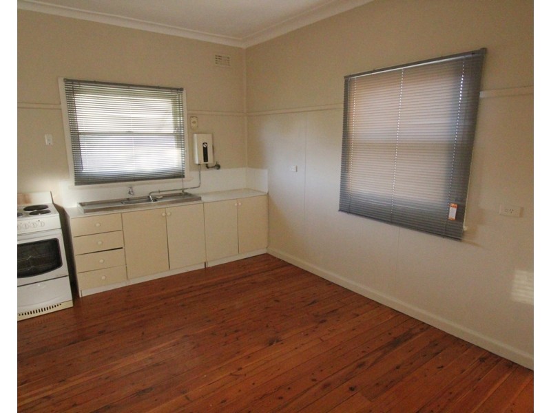 2 Marsh Parade, Casula NSW 2170