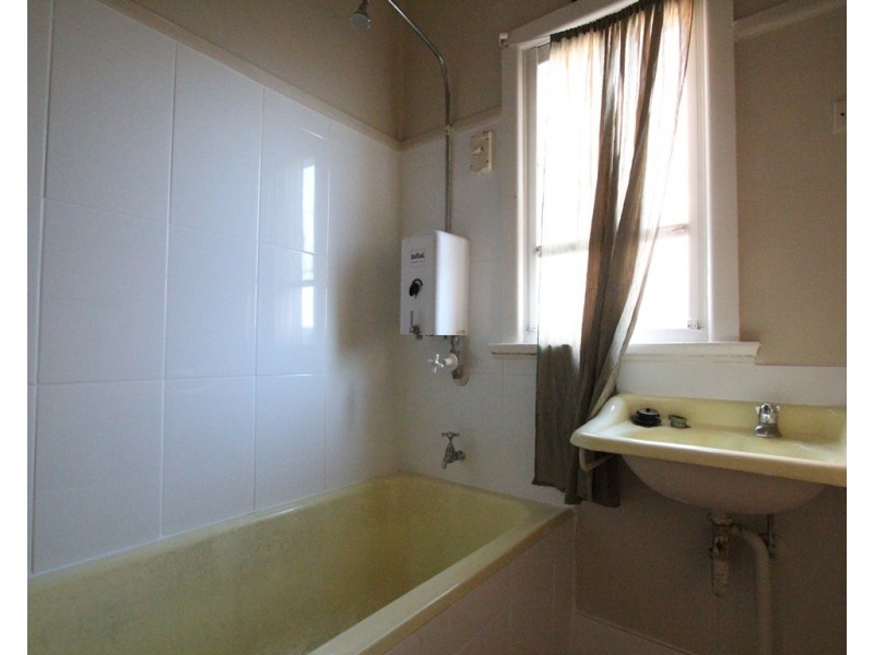 2 Marsh Parade, Casula NSW 2170