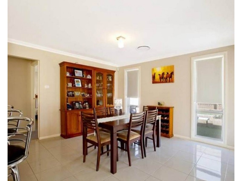 4 Graziers Way, Carnes Hill NSW 2171