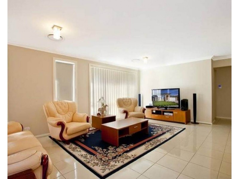 4 Graziers Way, Carnes Hill NSW 2171
