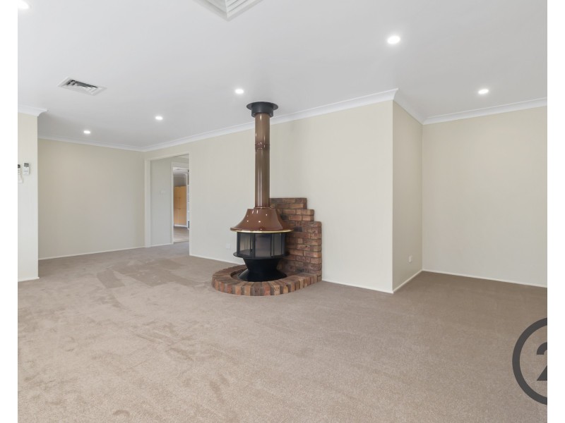 37 Charlton Avenue, Chipping Norton NSW 2170