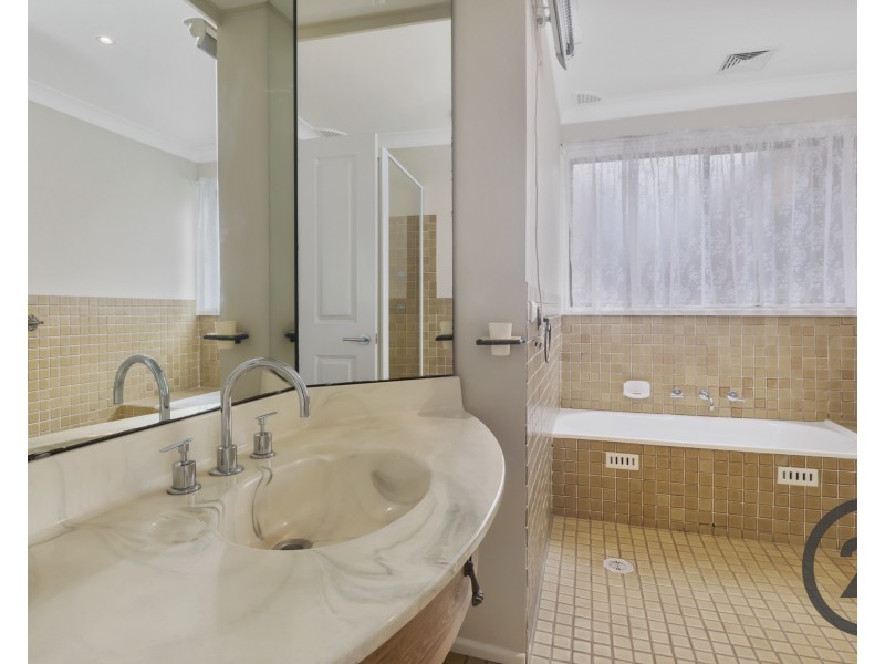 37 Charlton Avenue, Chipping Norton NSW 2170