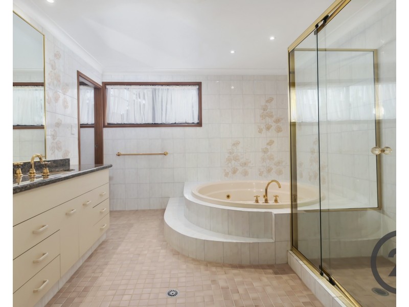 37 Charlton Avenue, Chipping Norton NSW 2170