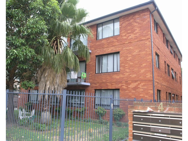 2/4 Goulburn Street, Warwick Farm NSW 2170